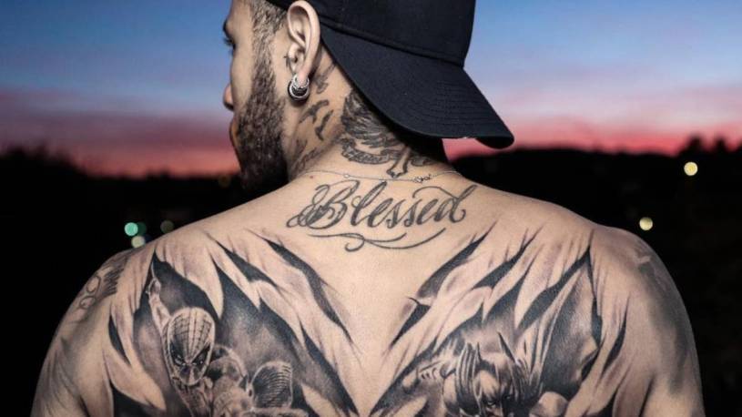 Tatuaje de Neymar, con Batman y el Hombre Araña